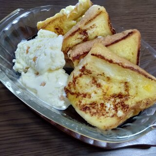 フレンチトースト　アイス添え　〜食パンアレンジ〜